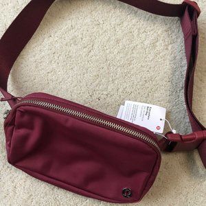 Lululemon Everywhere Belt Bag (burgundy, brand new with tag)